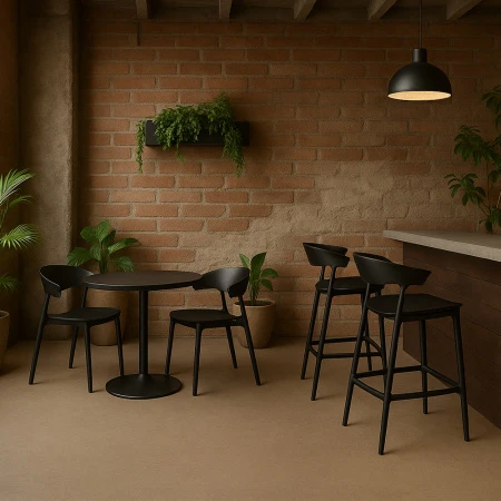 Купить Стул полубарный Forma, чёрный по выгодной цене для кафе, ресторанов и кухни