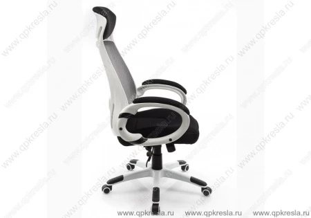 Кресло руководителя 109BL белый пластик/черная сетка