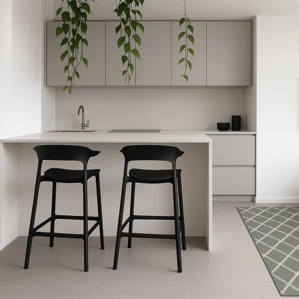 Стул полубарный Forma, чёрный для кафе, ресторанов и кухни