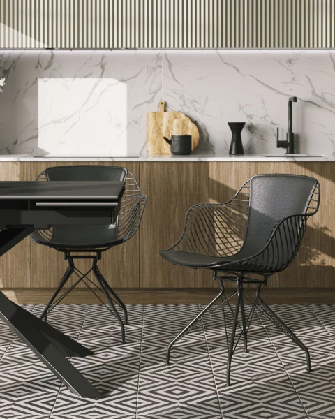 Купить Кресло Thomas черное с черной подушкой по низкой цене