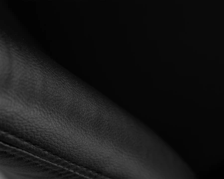 Кресла руководителя - Офисное кресло для руководителей DOBRIN COLTON, черный