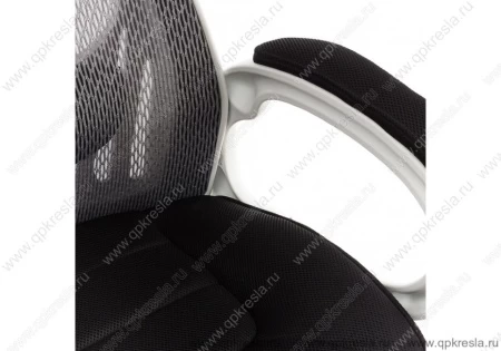 Кресло руководителя 109BL белый пластик/черная сетка