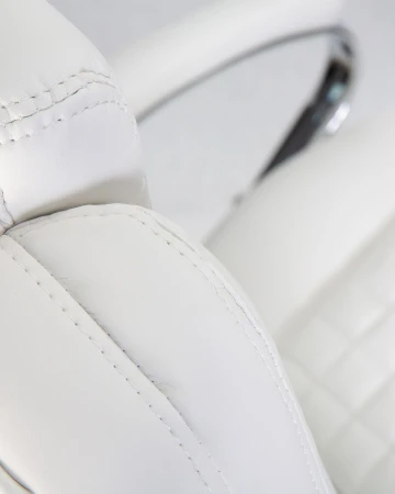 Кресла руководителя - Офисное кресло для руководителей DOBRIN CHESTER, белый