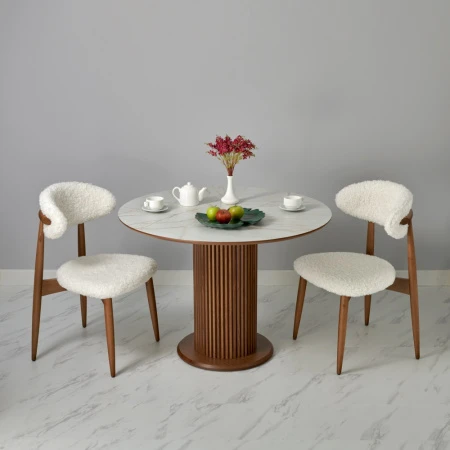 Купить Стул Lucas белый искусственный мех с ножками цвета орех по низкой цене