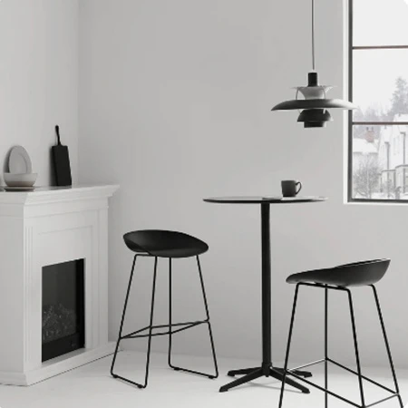 Купить Стул полубарный Neo чёрный с чёрными ножками по выгодной цене для кафе, ресторанов и кухни