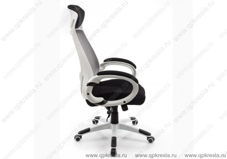 Кресло руководителя 109BL белый пластик/черная сетка