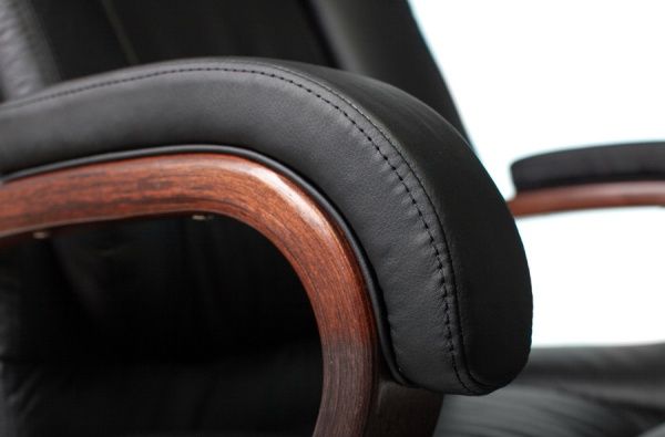 Кресло руководителя Бюрократ T-9925WALNUT черный кожа крестовина металл/дерево | Купить в КупиКресла.ру