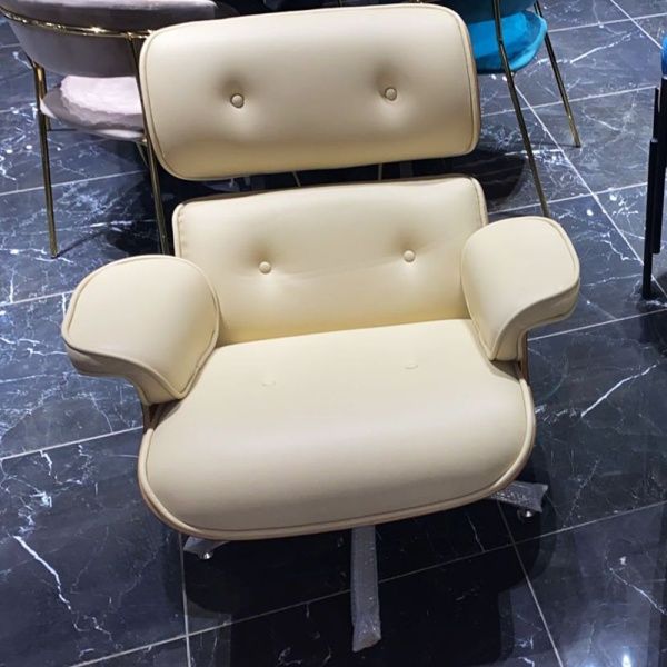 Купить Кресло EAMES LOUNGE CHAIR и оттоманка EAMES LOUNGE CHAIR бежевые по низкой цене